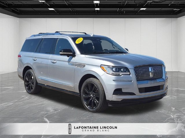 Used 2023 Lincoln Navigator Reserve AWD/4WD image 7