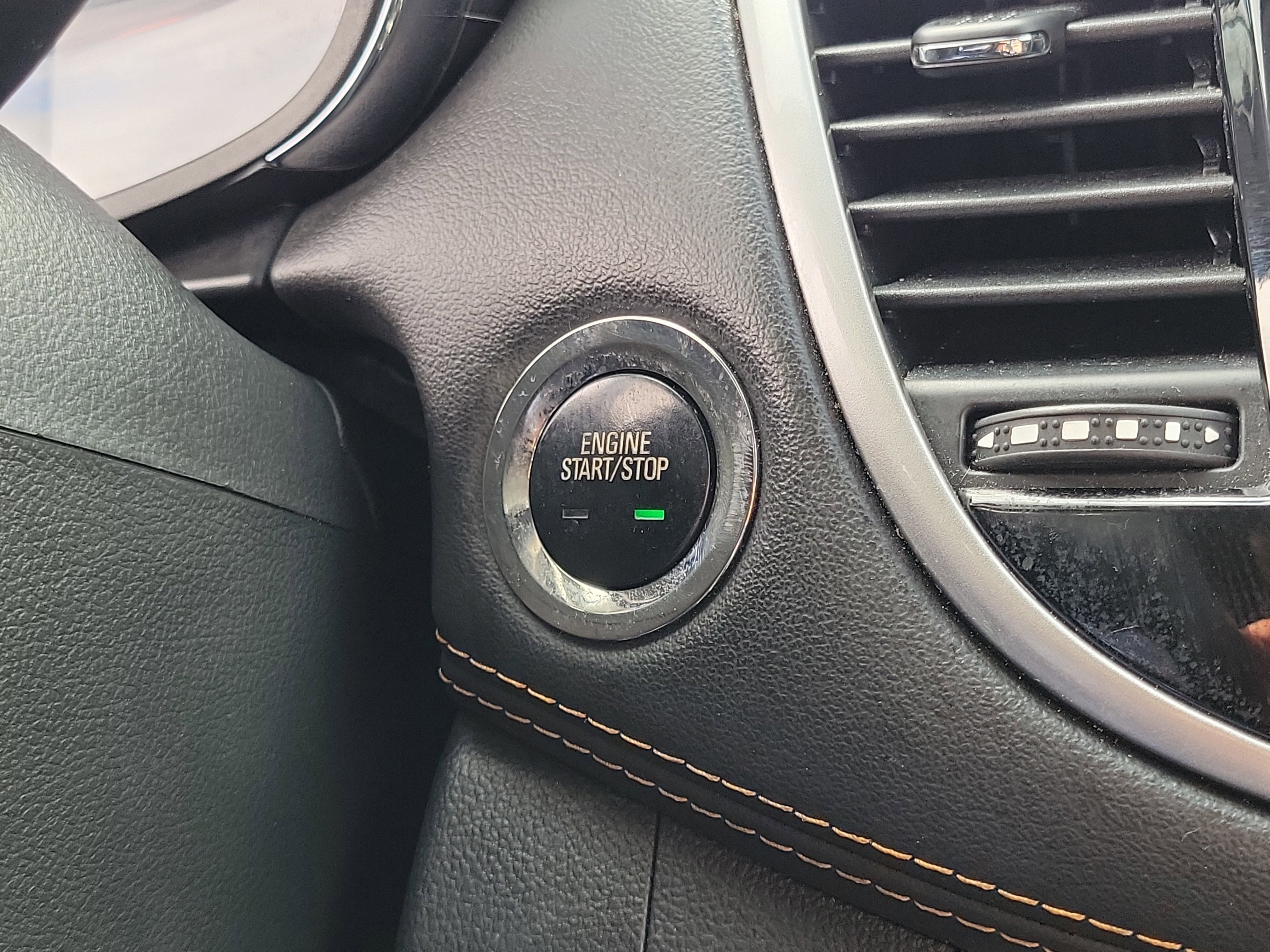 Used 2019 Chevrolet Trax LT w/ LT Convenience Package image 28