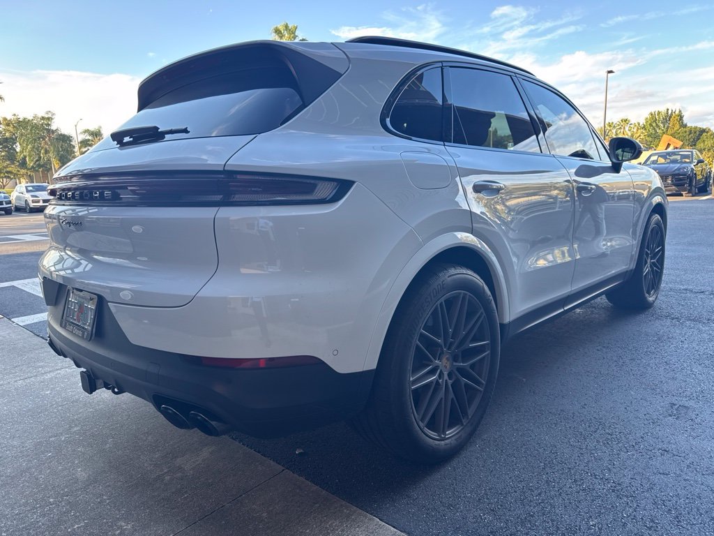Certified 2024 Porsche Cayenne AWD/4WD image 3
