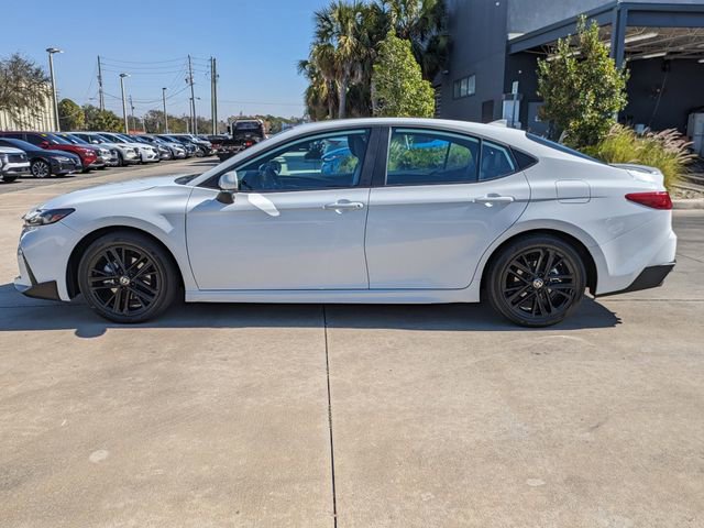 Used 2025 Toyota Camry SE image 9