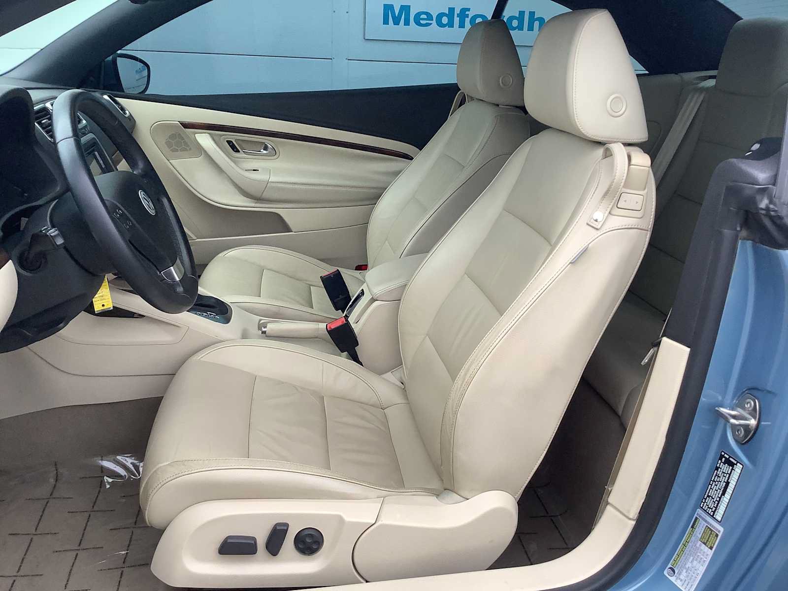 Used 2009 Volkswagen Eos Lux FWD image 11