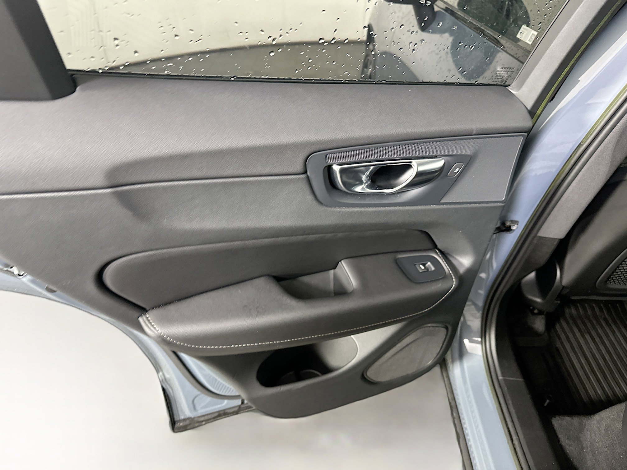 Used 2023 Volvo XC60 B5 Ultimate w/ Protection Package Premier image 27