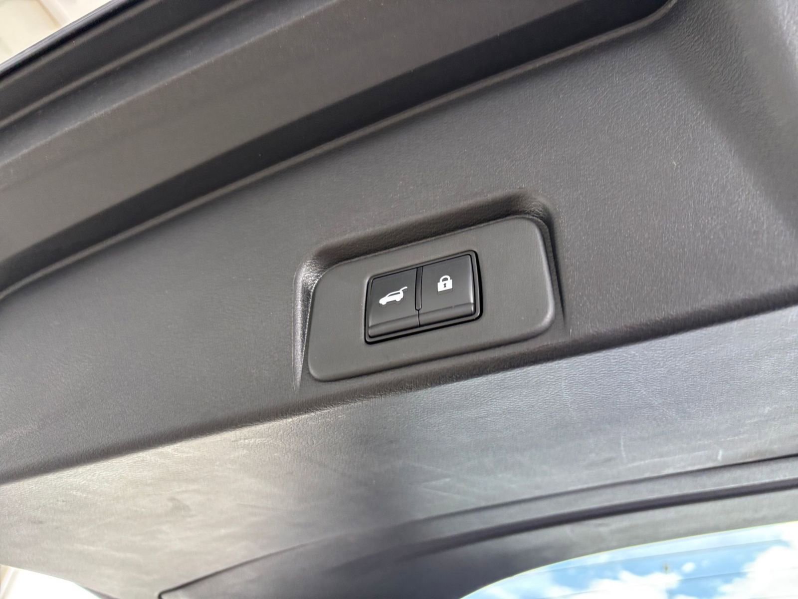 Used 2025 Nissan Rogue SV FWD image 23