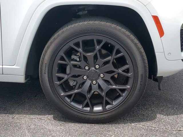 Used 2023 Jeep Grand Cherokee Summit w/ Advanced Protech Group IV AWD/4WD image 11