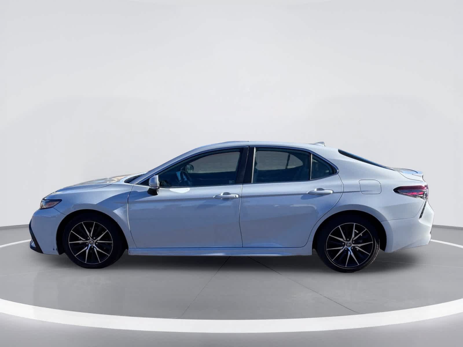 Used 2023 Toyota Camry SE w/ Convenience Package FWD image 4