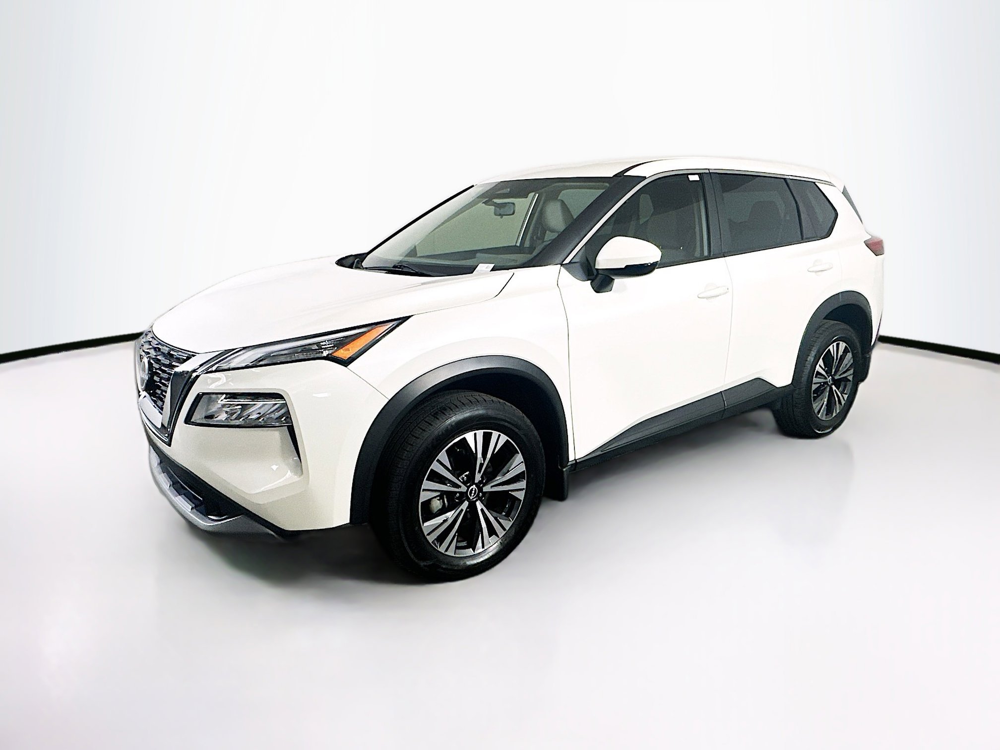 Used 2023 Nissan Rogue SV image 3