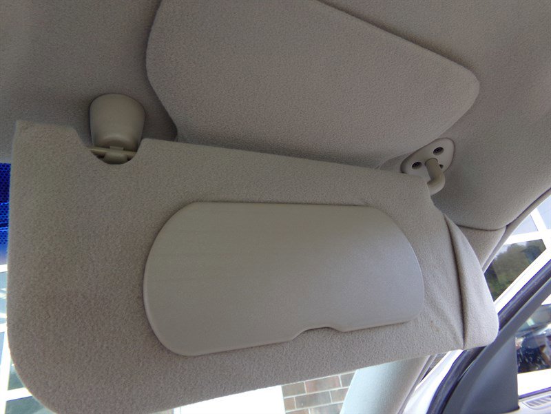 Used 2003 Cadillac De Ville Sedan w/ Comfort & Convenience Package image 46