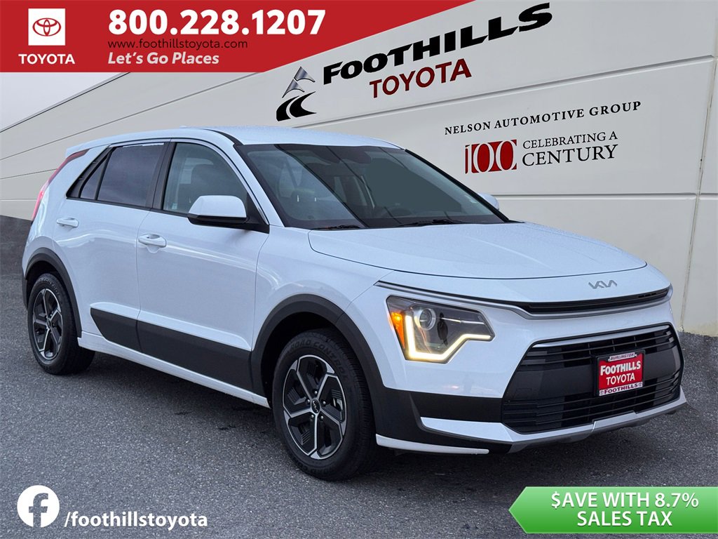 Used 2023 Kia Niro LX image 1