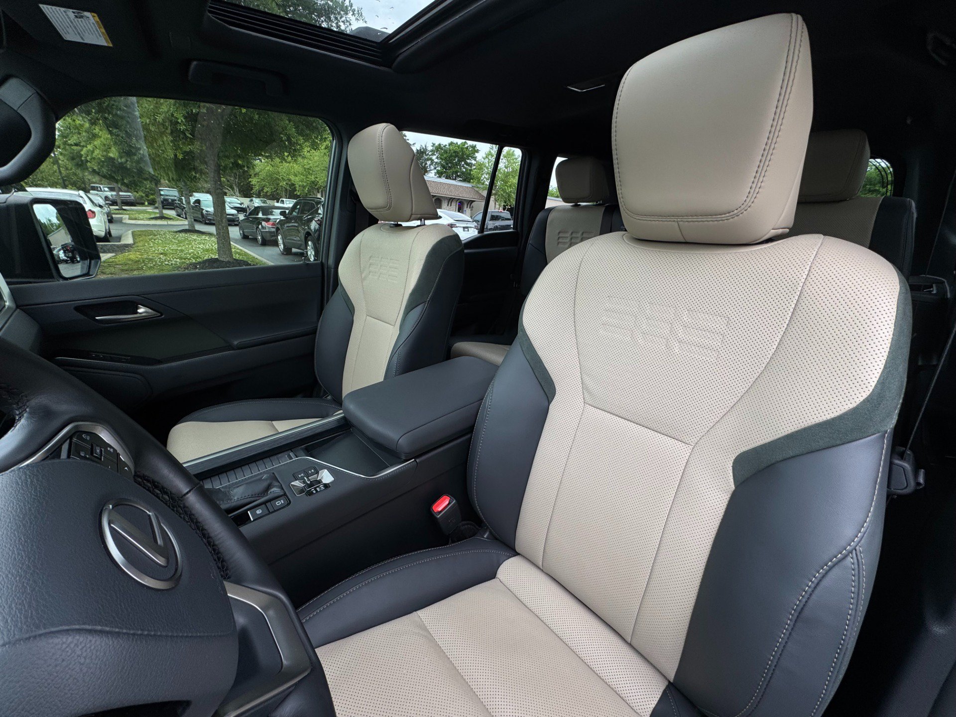 Used 2024 Lexus GX 550 AWD/4WD image 39