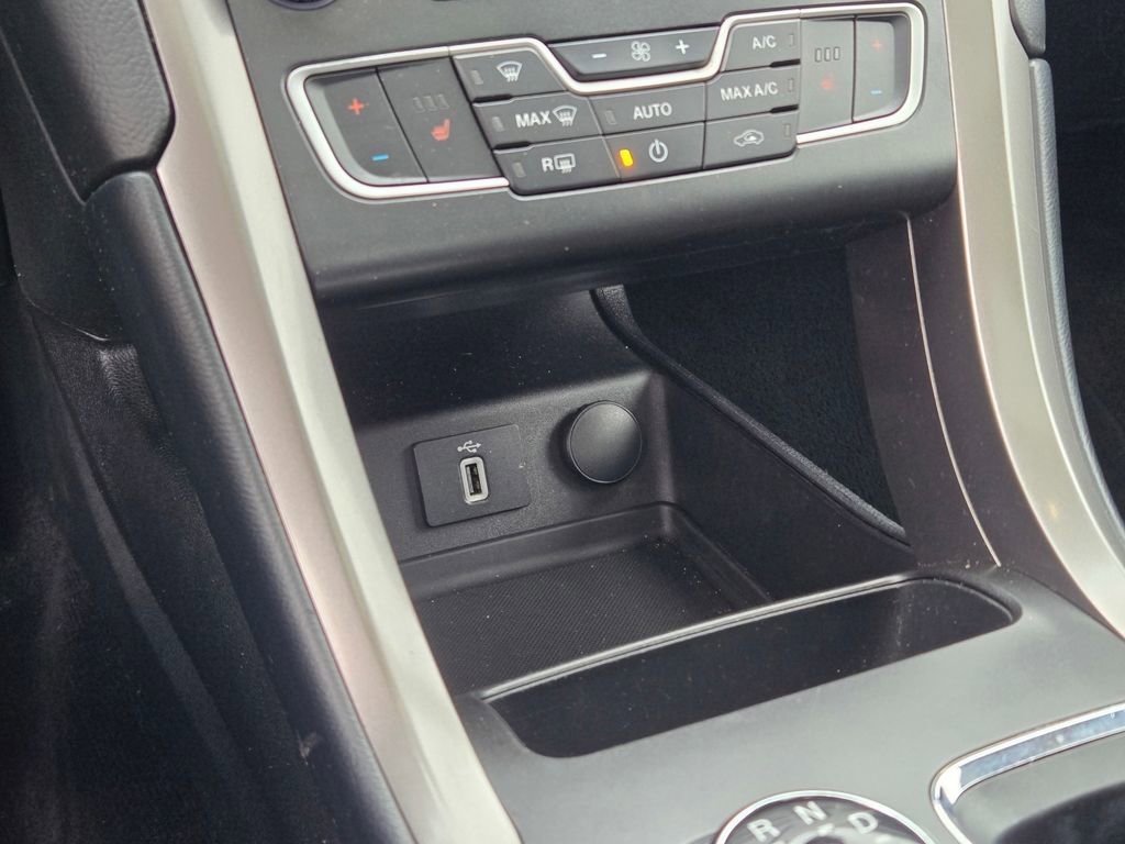 Used 2017 Ford Fusion SE w/ Fusion SE Technology Package image 37