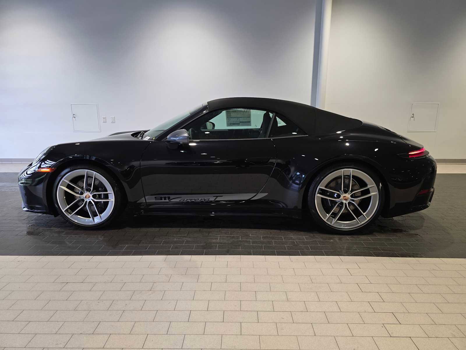 New 2026 Porsche 911 Carrera T image 2