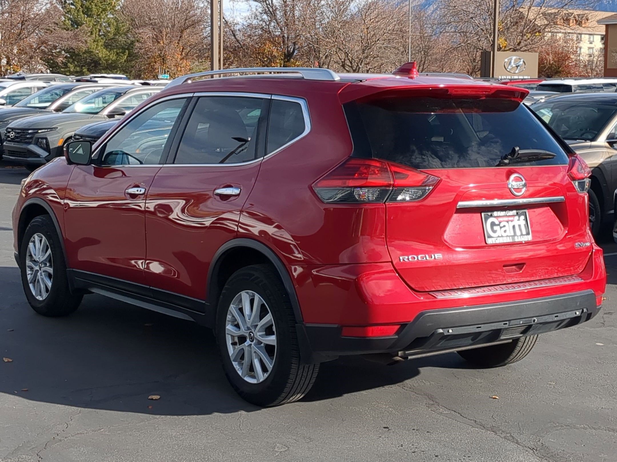 Used 2017 Nissan Rogue SV w/ SV Premium Package image 8