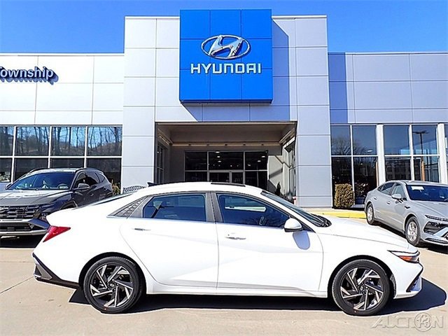 New 2025 Hyundai Elantra SEL
