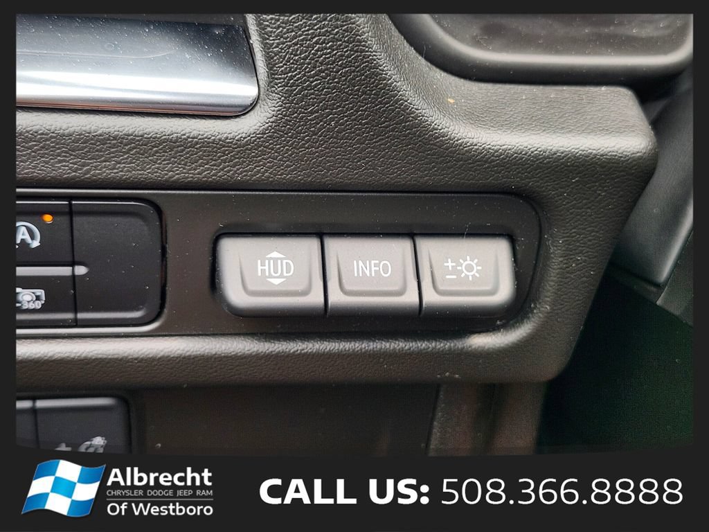 Used 2024 Chevrolet Tahoe Premier AWD/4WD image 27