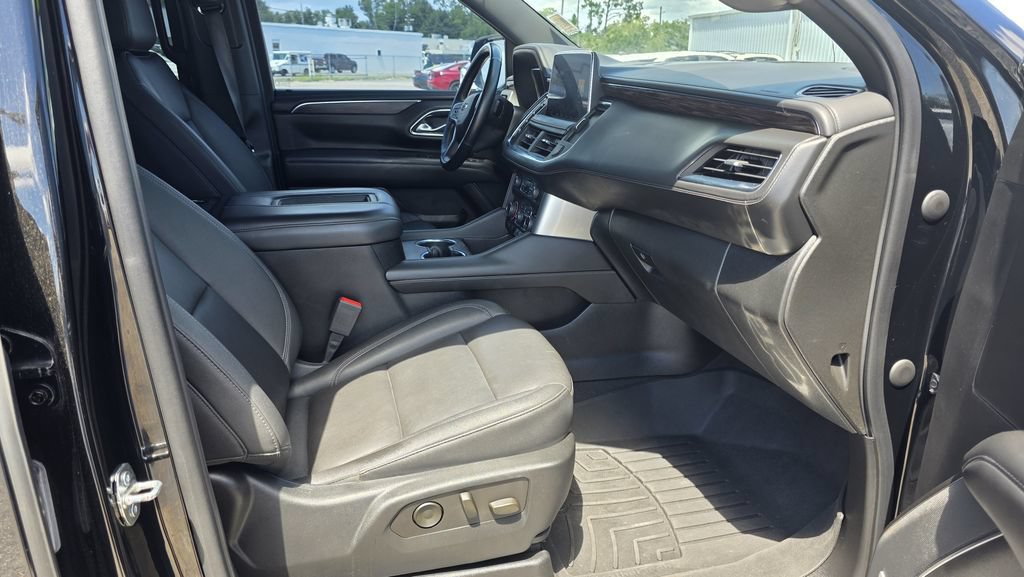 Used 2023 Chevrolet Tahoe Z71 w/ Luxury Package AWD/4WD image 6