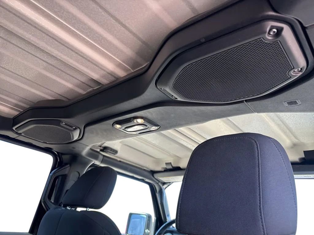 Used 2021 Jeep Wrangler Unlimited Sahara AWD/4WD image 27