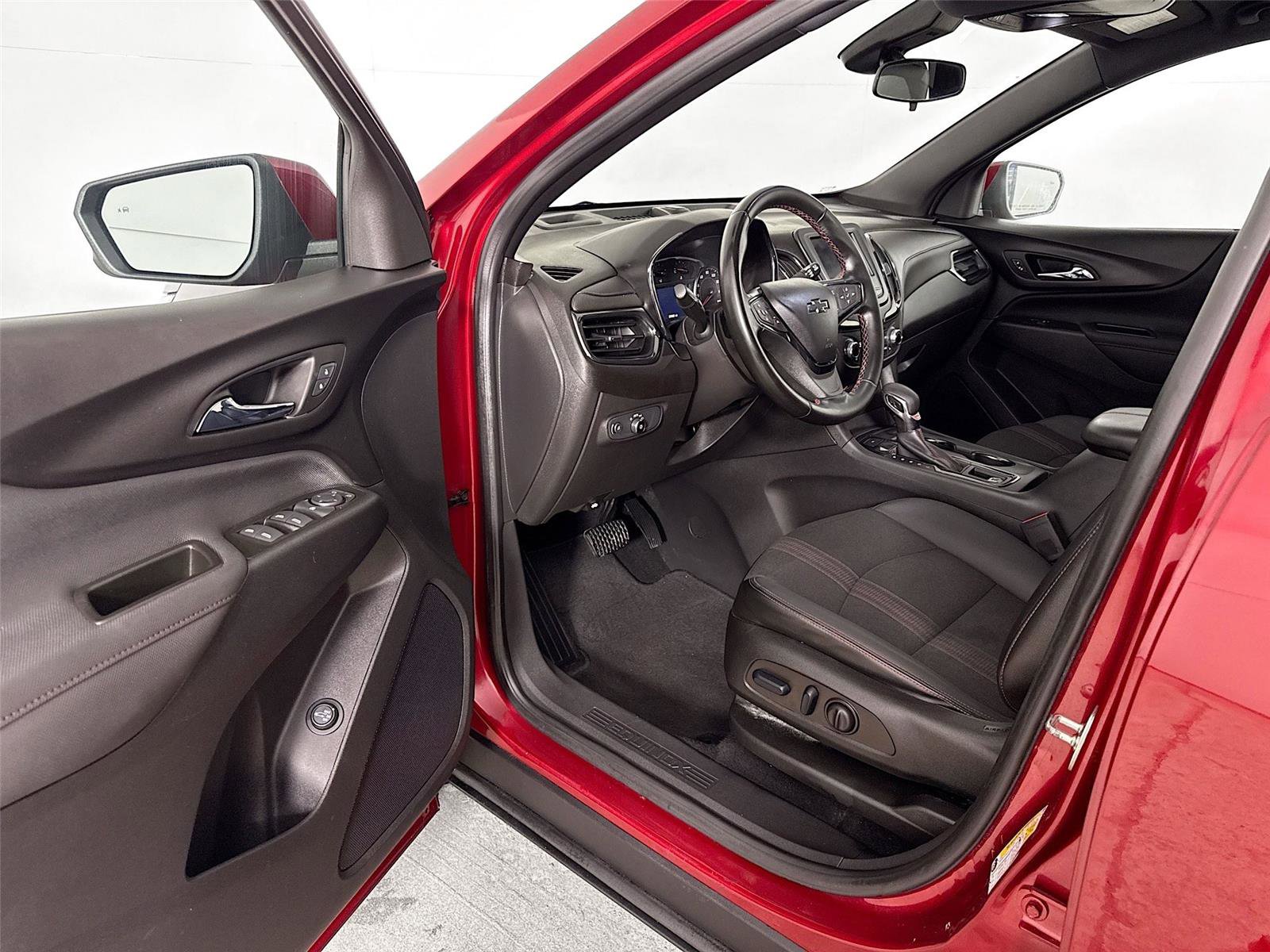 Used 2023 Chevrolet Equinox RS AWD/4WD image 3
