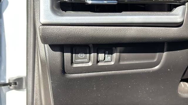 Used 2024 Cadillac XT4 Sport AWD/4WD image 18