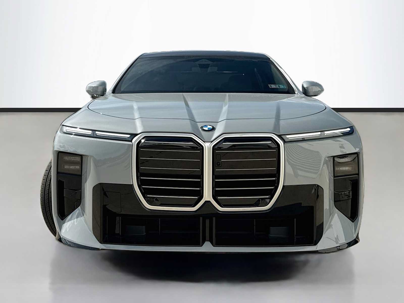 New 2027 BMW 740i xDrive w/ M Sport Package AWD/4WD image 2