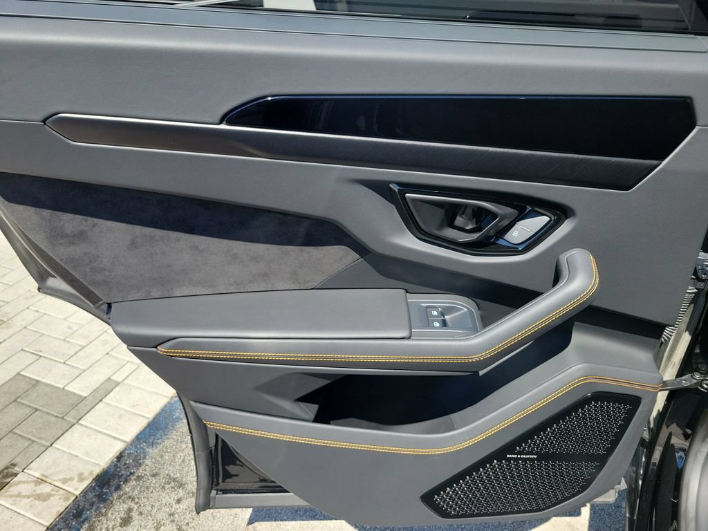 Used 2024 Lamborghini Urus S AWD/4WD image 16