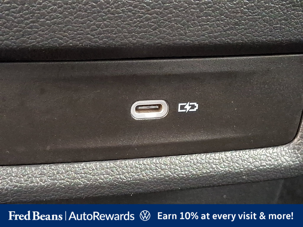 Certified 2025 Volkswagen Taos SE AWD/4WD image 14