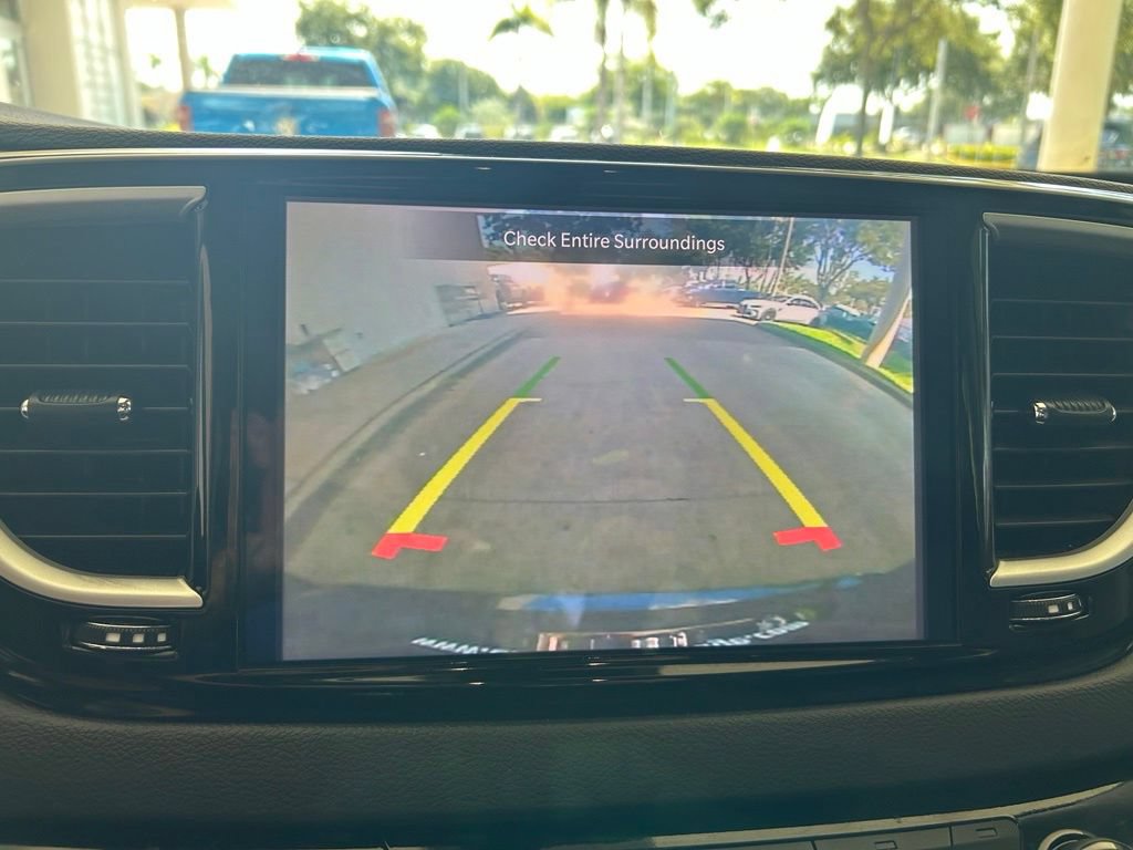 Used 2024 Chrysler Pacifica Touring-L FWD image 10