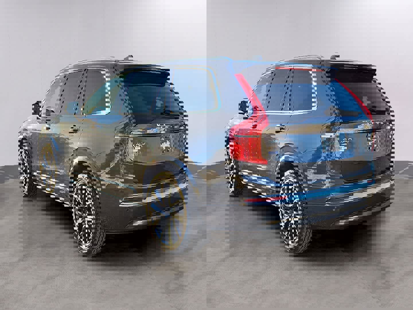 Used 2023 Volvo XC90 B6 Plus w/ Protection Package image 6