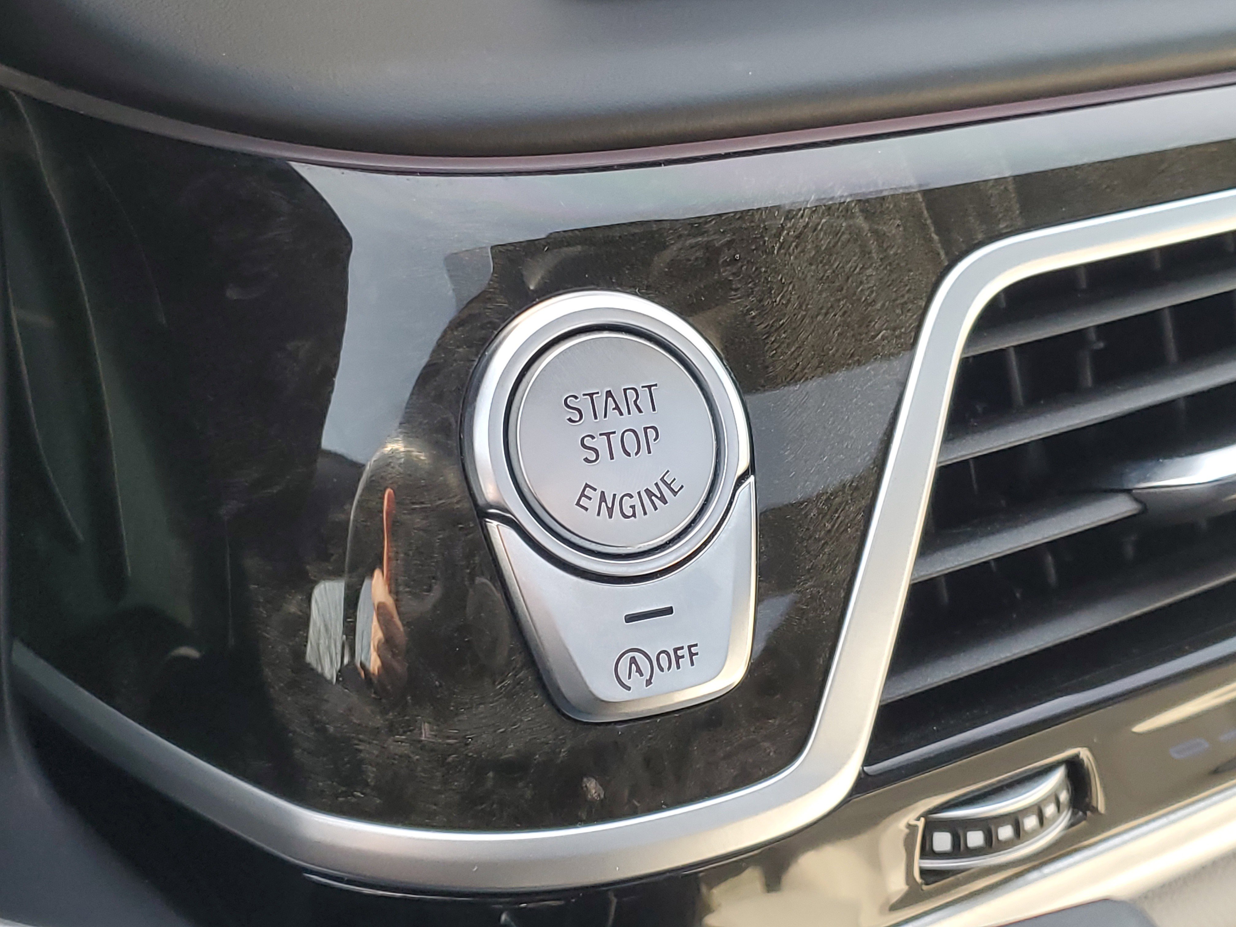 Used 2019 BMW 750i xDrive w/ Executive Package image 17