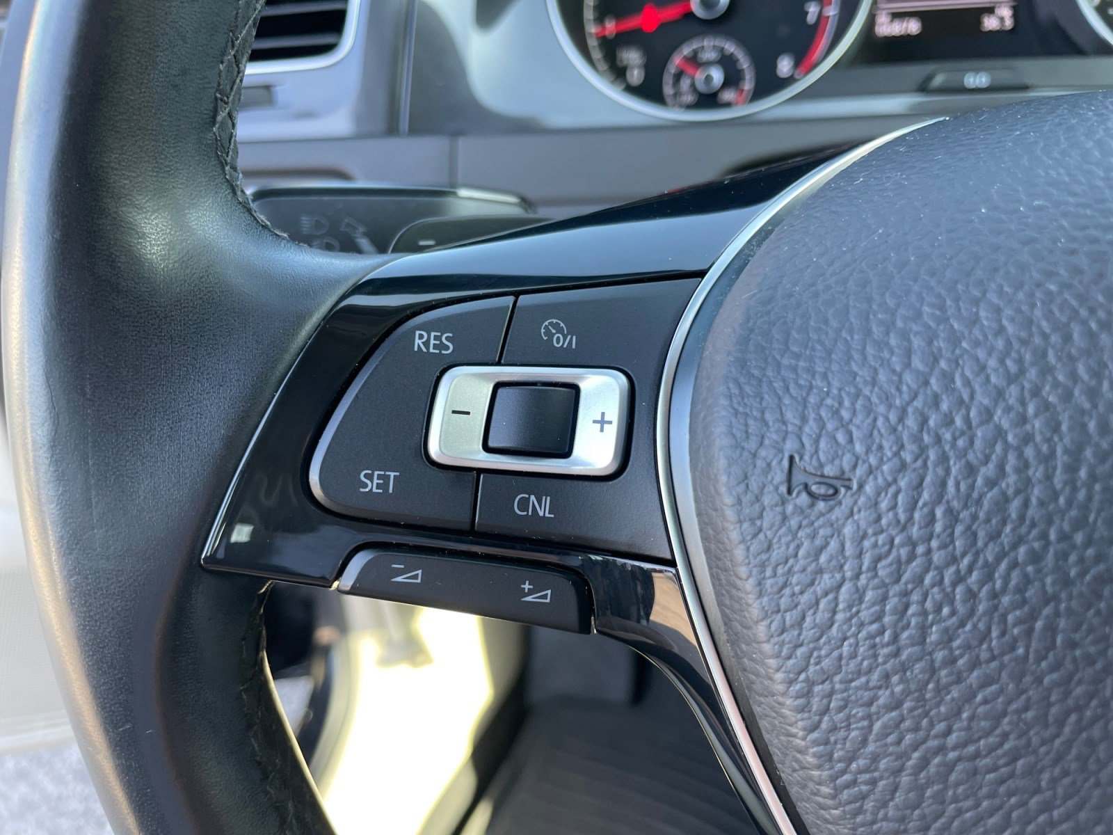 Used 2018 Volkswagen Golf S image 14