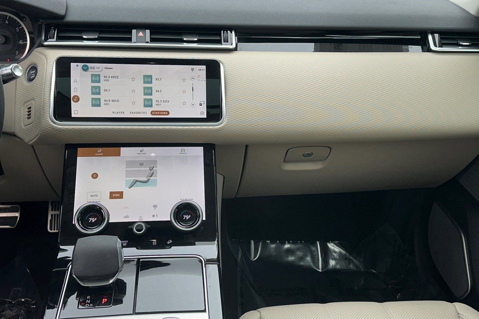 Certified 2022 Land Rover Range Rover Velar R-Dynamic S AWD/4WD image 31