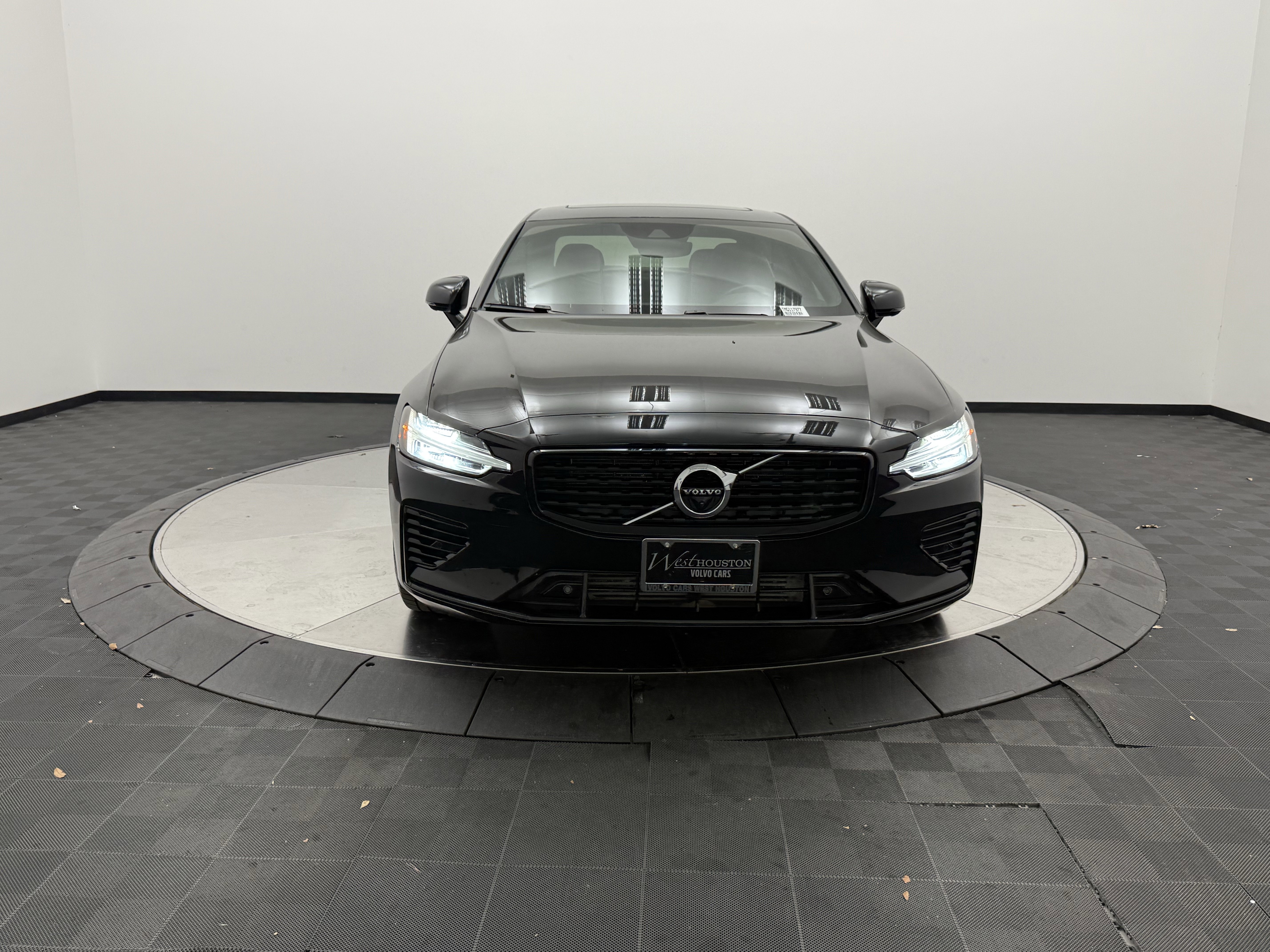 Used 2021 Volvo S60 T8 R-Design w/ Climate Package AWD/4WD image 2