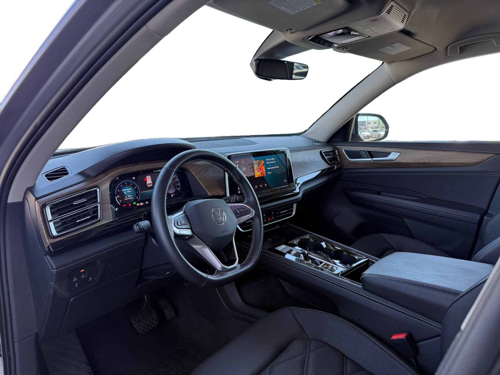 Used 2025 Volkswagen Atlas SE FWD image 9