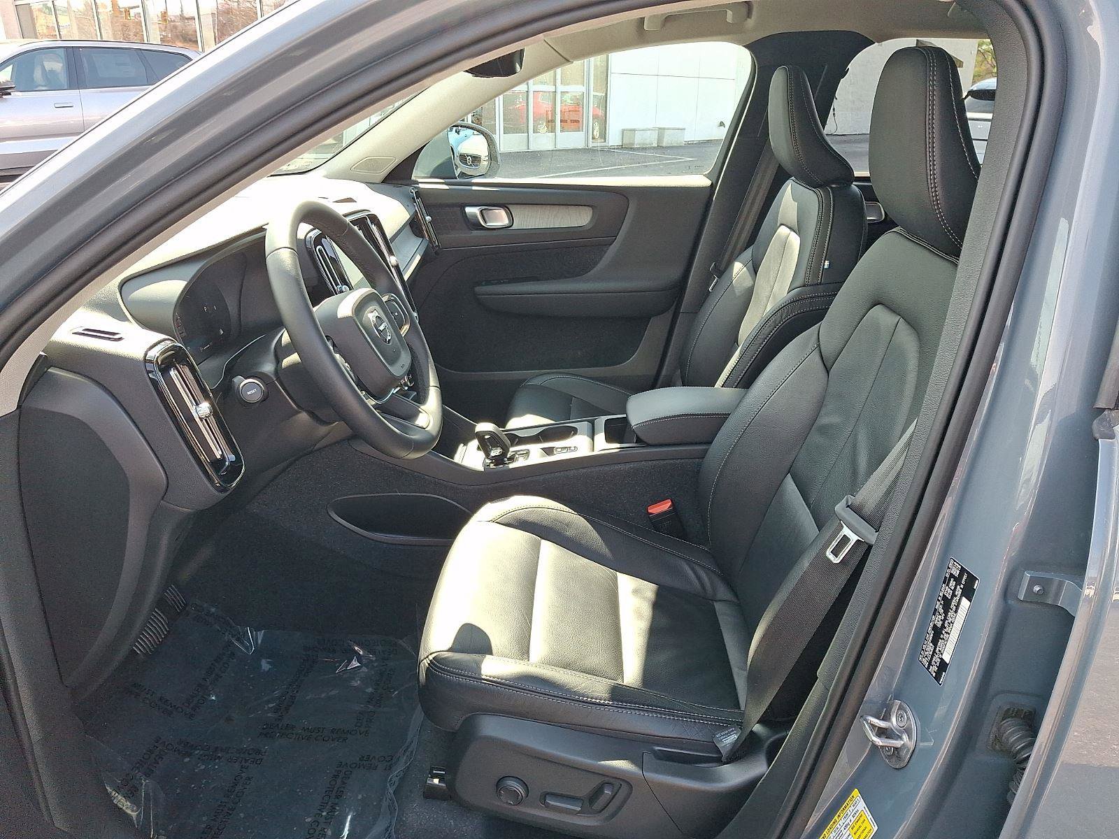 Certified 2023 Volvo XC40 B5 Core w/ Convenience Package image 14