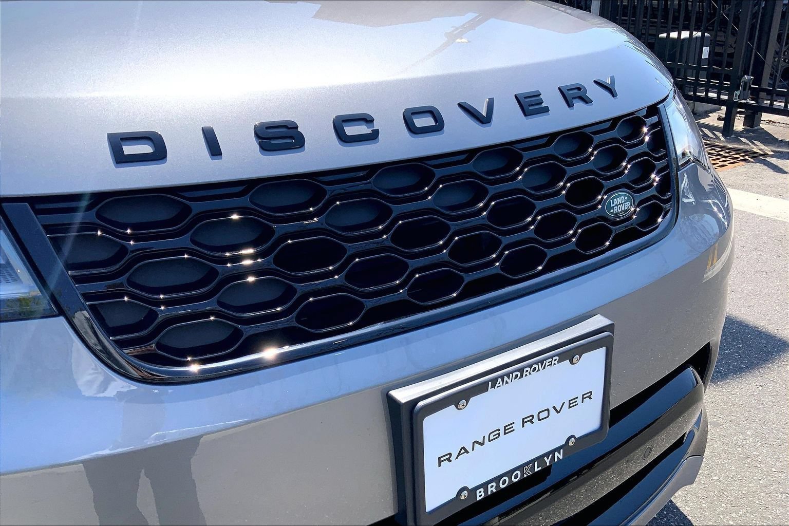 Certified 2025 Land Rover Discovery Dynamic SE AWD/4WD image 29