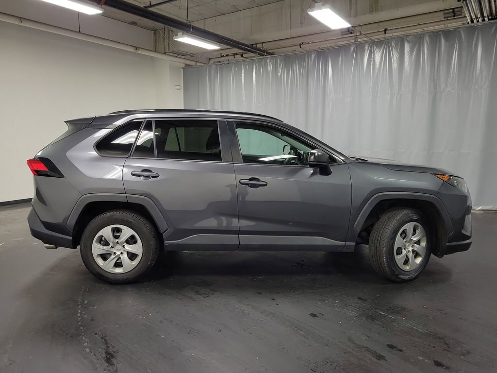Used 2021 Toyota RAV4 LE image 9