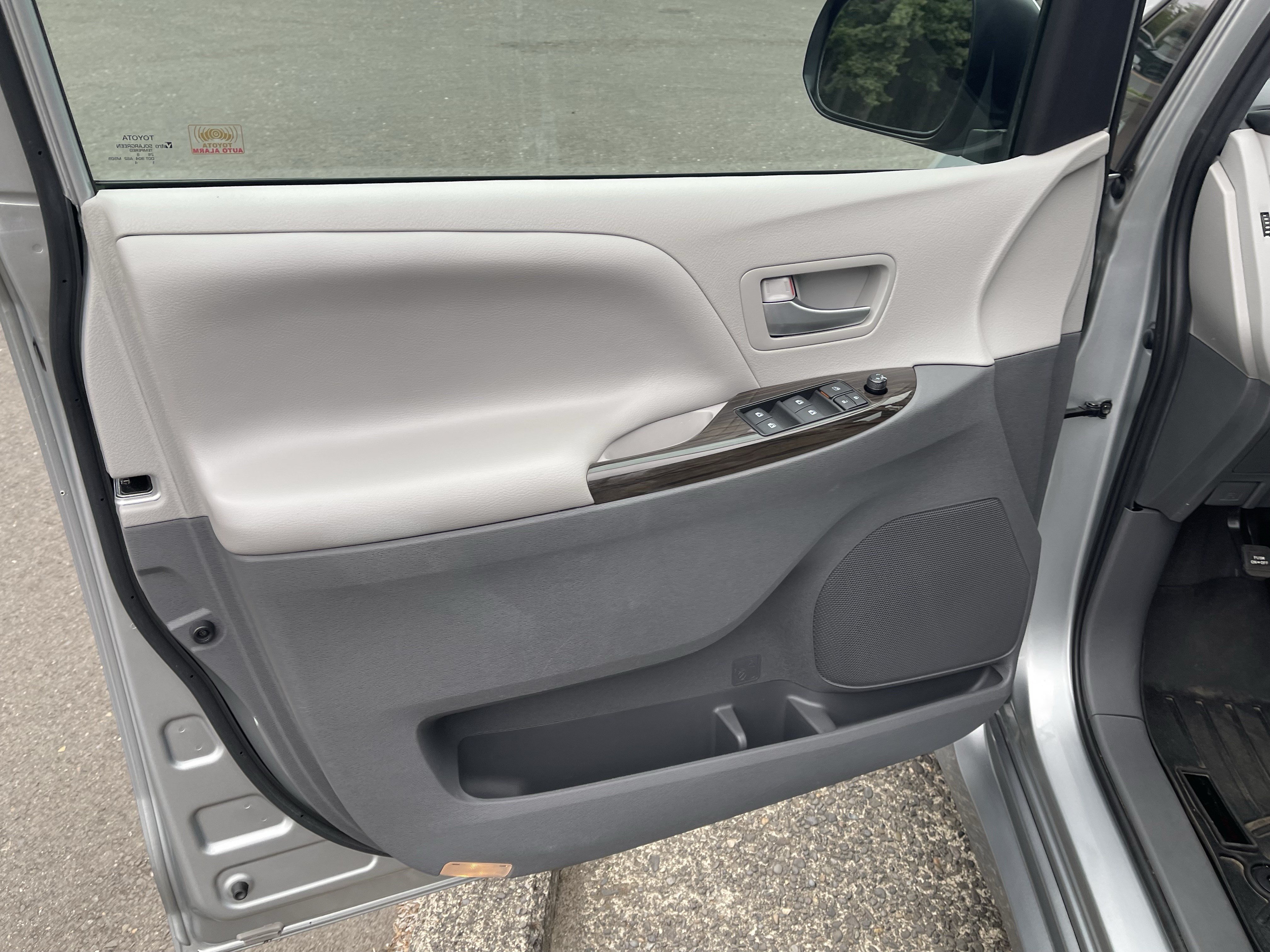 Certified 2020 Toyota Sienna XLE FWD image 15