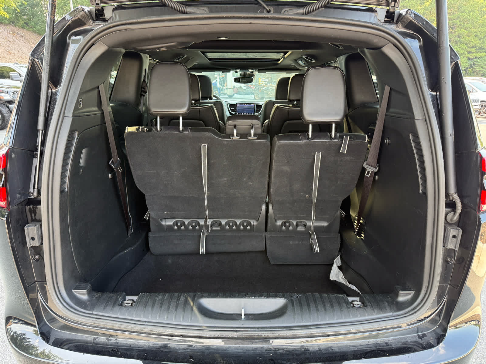 Used 2025 Chrysler Pacifica Limited FWD image 28