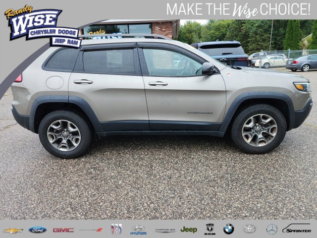 Used 2019 Jeep Cherokee Trailhawk w/ Comfort & Convenience Group AWD/4WD image 2