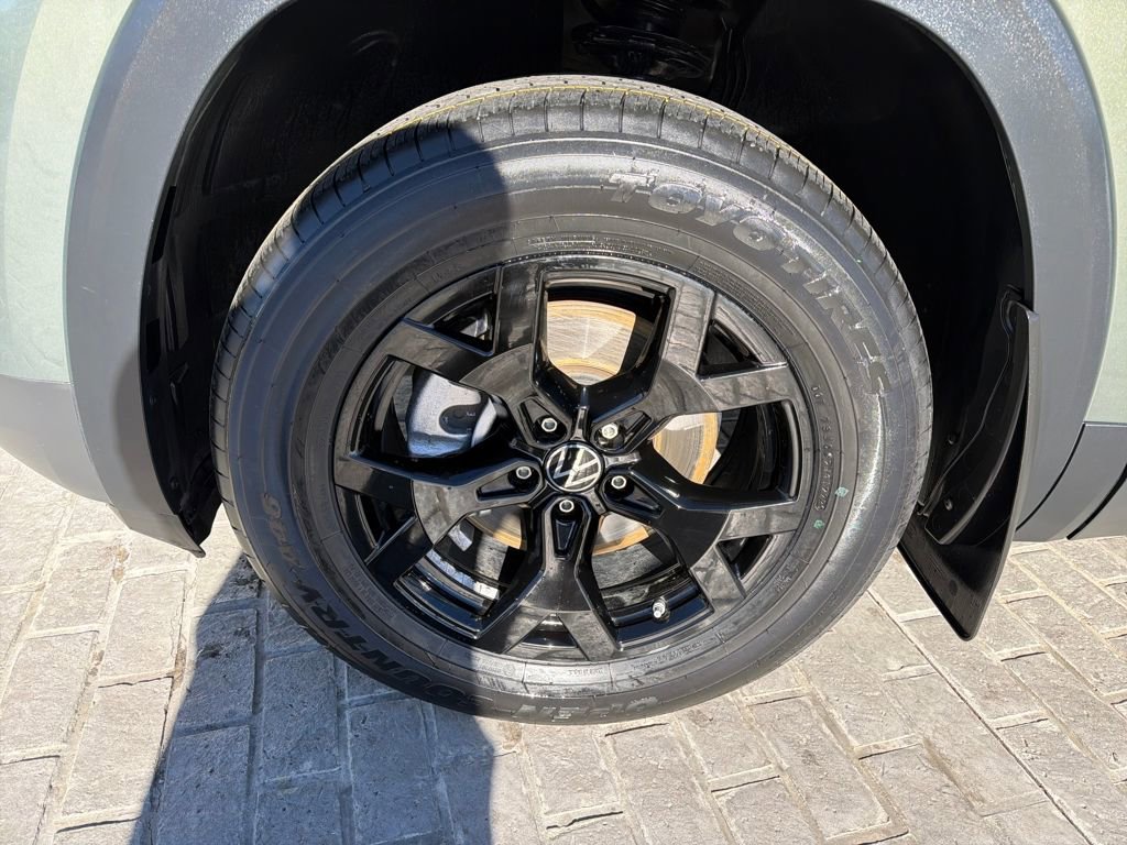 Certified 2024 Volkswagen Atlas Peak Edition SE image 28