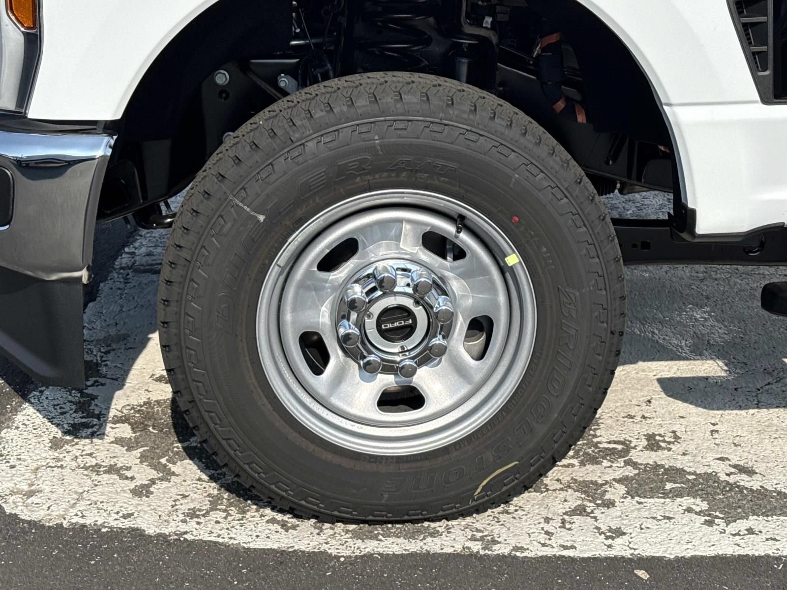 New 2027 Ford F350 XL w/ XL Driver Assist Package AWD/4WD image 9