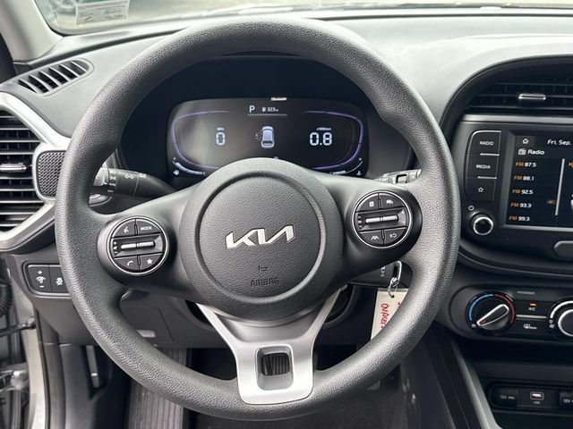 Used 2025 Kia Soul LX w/ LX Technology Package FWD image 18