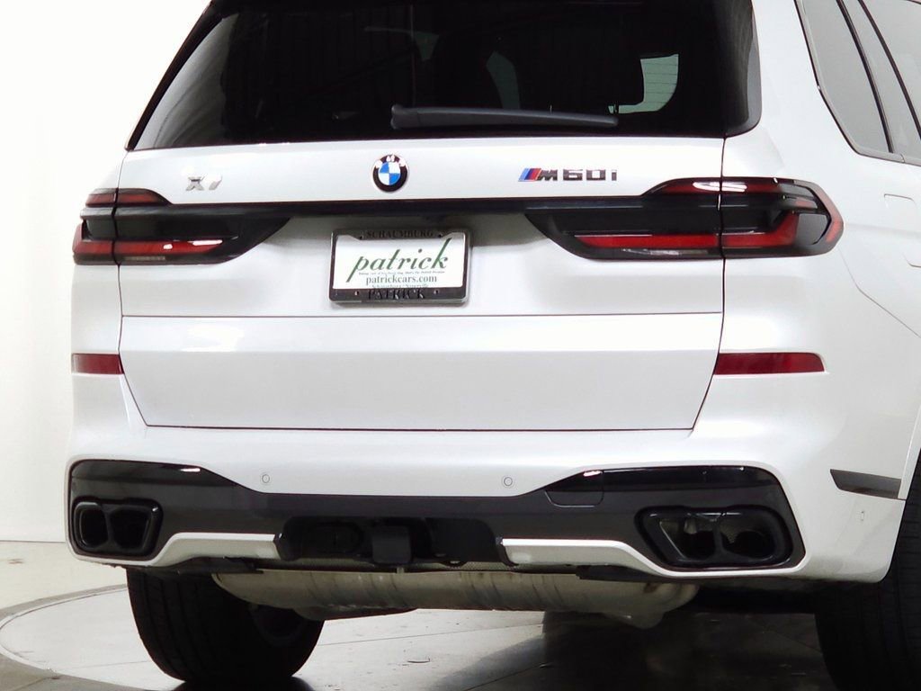 Used 2025 BMW X7 M60i w/ Climate Comfort Package image 12