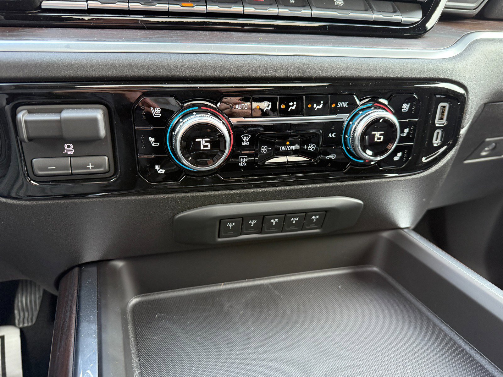 New 2026 GMC Sierra 2500 SLT w/ SLT Convenience Package image 36