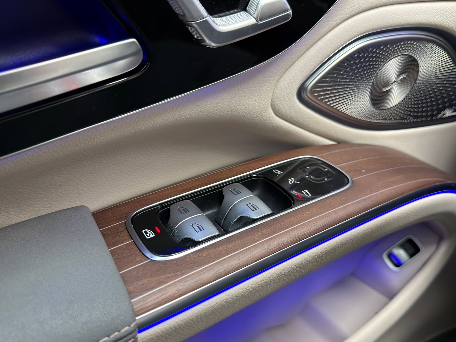 Used 2022 Mercedes-Benz EQS 580 580 image 22