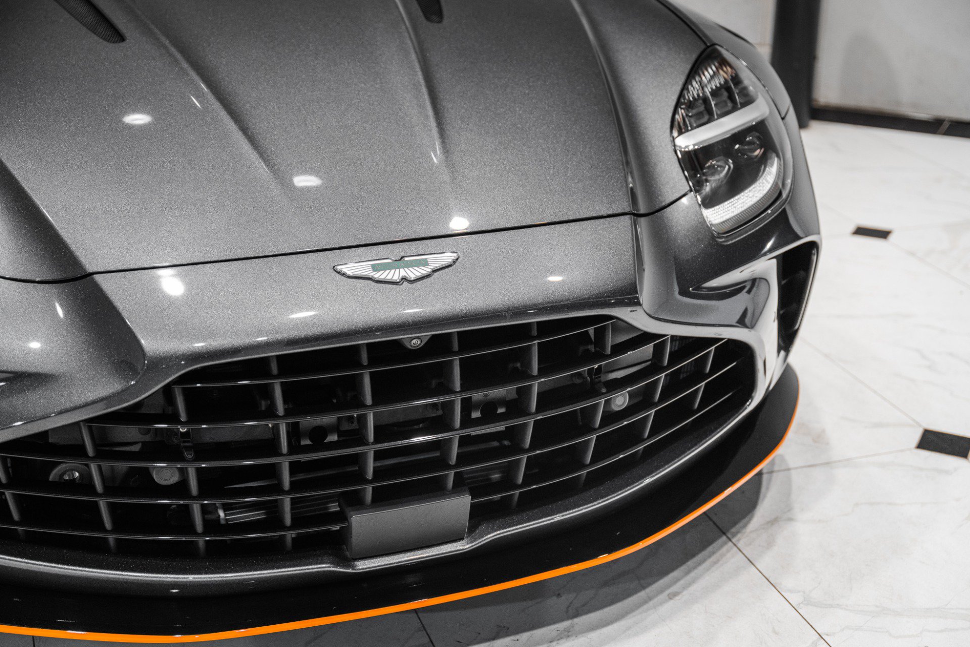Used 2025 Aston Martin V8 Vantage Coupe RWD image 41