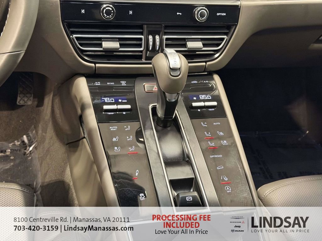 Used 2025 Porsche Macan Turbo AWD/4WD image 18