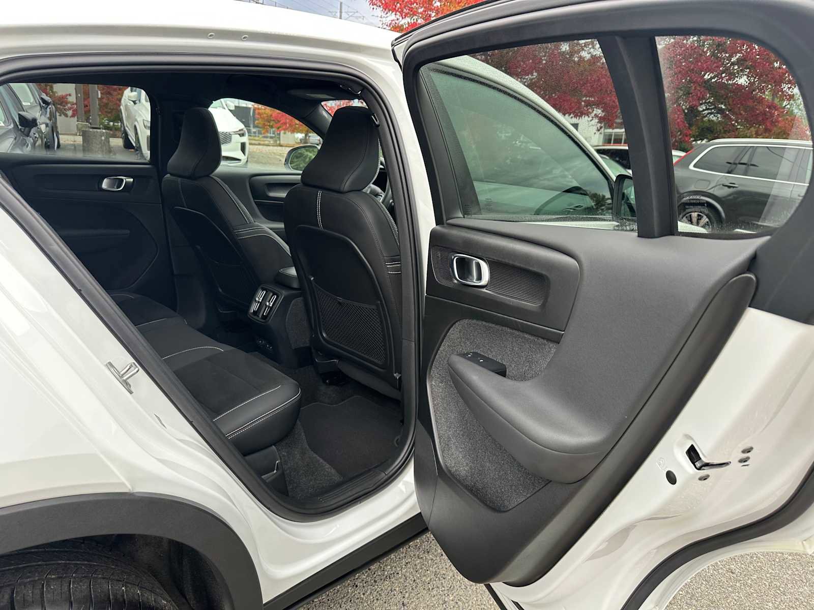 Certified 2023 Volvo C40 P8 Recharge Ultimate image 13