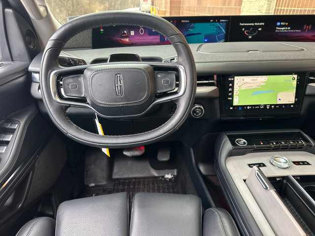 Used 2025 Lincoln Navigator L Reserve image 15