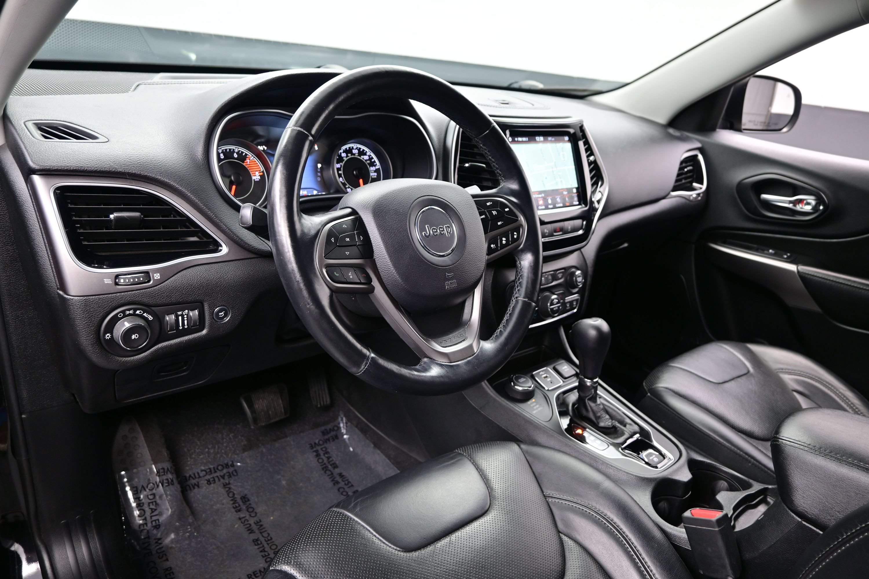 Used 2019 Jeep Cherokee Limited w/ Luxury Group AWD/4WD image 13