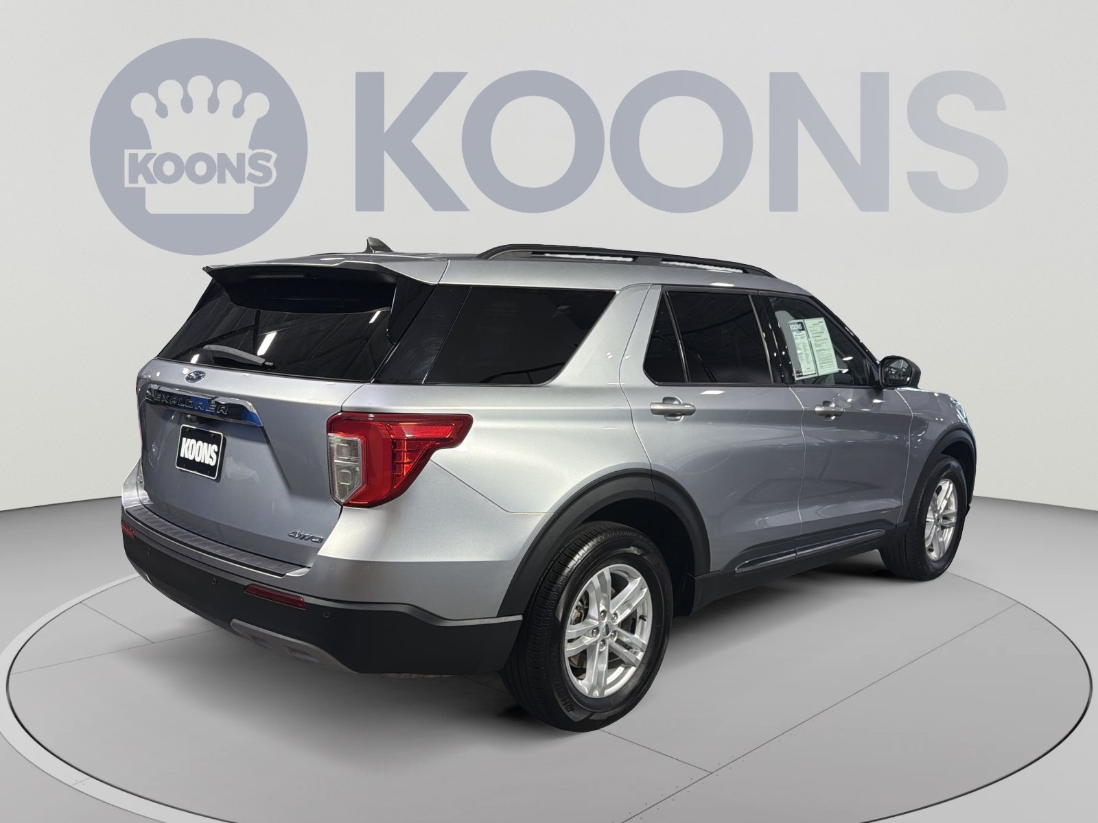 Used 2023 Ford Explorer XLT w/ Equipment Group 202A AWD/4WD image 7